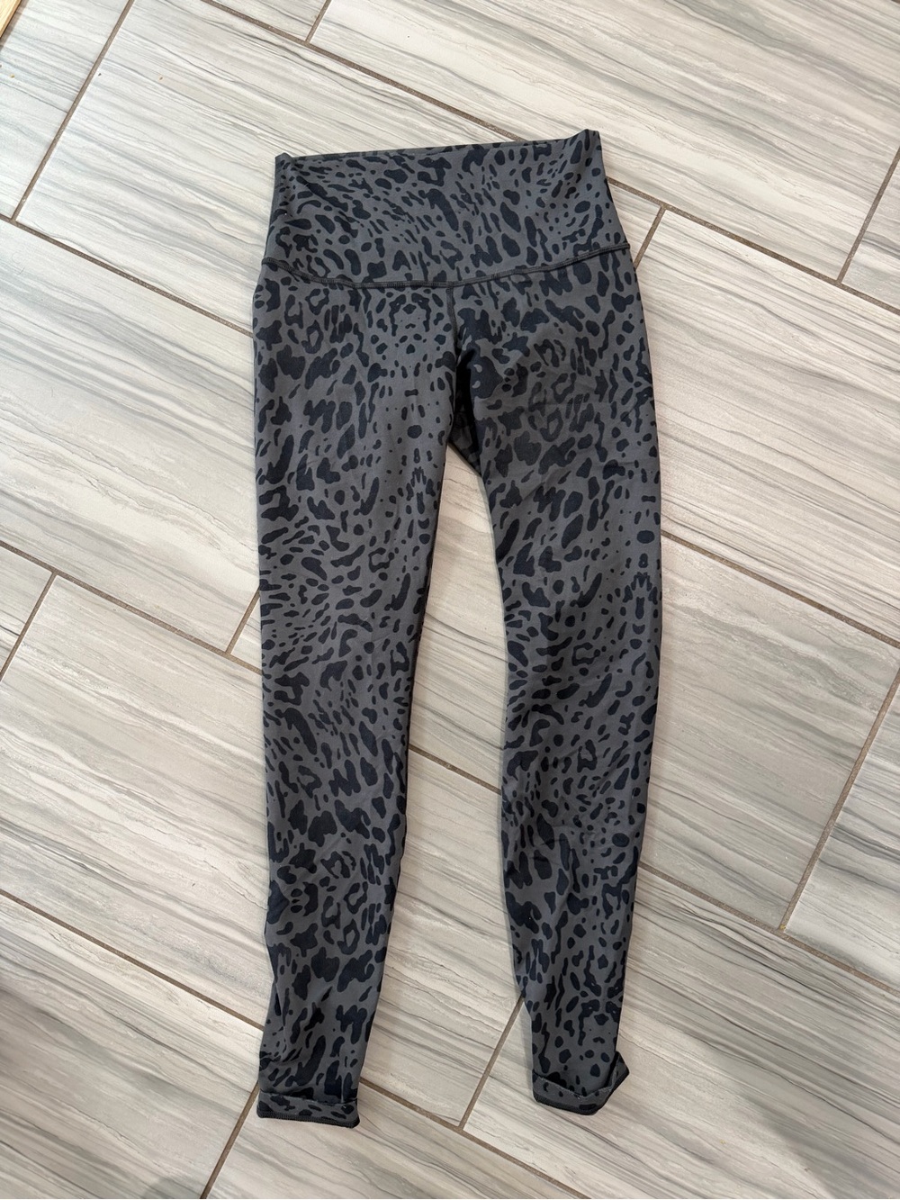 Womens Gray Leopard Print Leggings